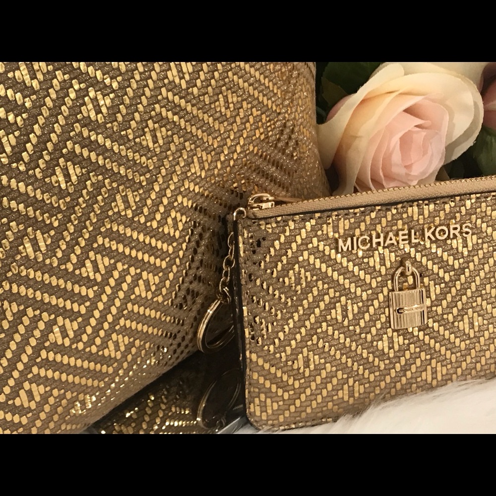 🌷Authentic MICHAEL KORS Gold Crossbody Set🌷 - Picture 4 of 8